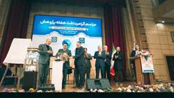«گلاب سیاه» با حضور وزیر بهداشت، درمان و آموزش پزشکی رونمایی شد
